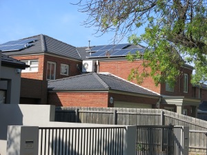 Solar panels match air conditioning demand on this Melbourne house